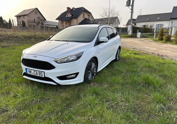 Ford Focus cena 39700 przebieg: 205000, rok produkcji 2018 z Kartuzy małe 56